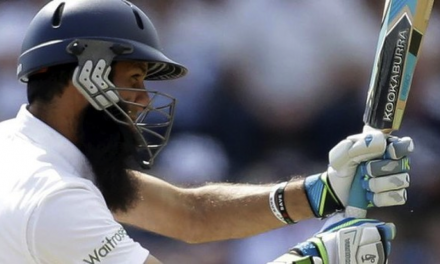 English cricketer wears save Gaza wristband