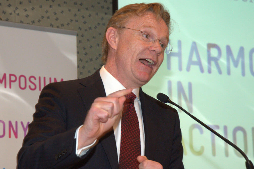 Strengthening the centre against the fringe