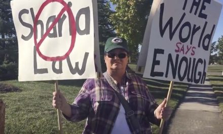 Anti-Muslim protest ends in a hug