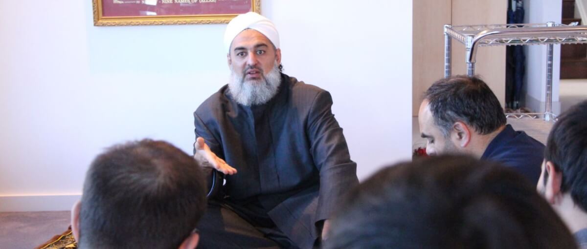 “Surfer” Sheikh visits Canberra