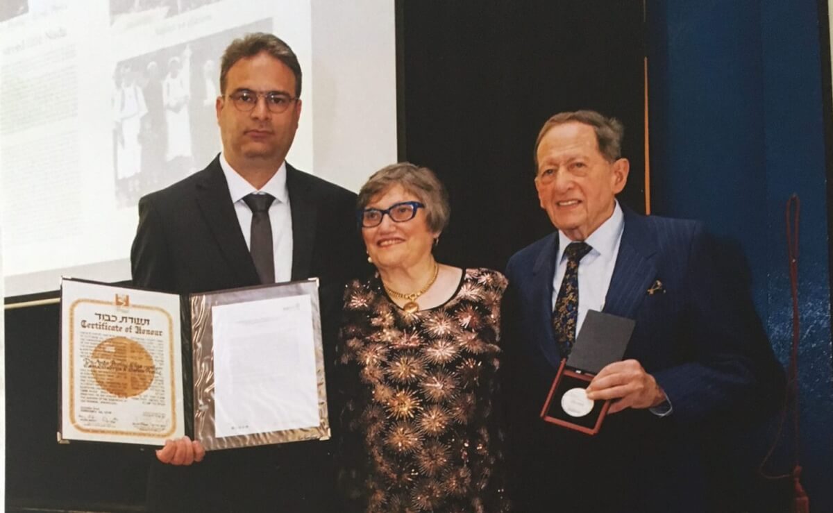 Muslim family awarded for saving Jewish girl