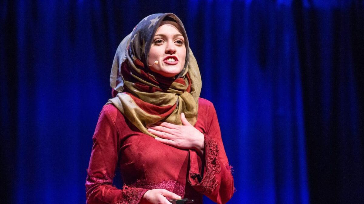 Amal Kassir performing in Sydney