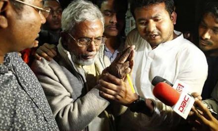 Newspaper editor mob-lynched by pro-government thugs
