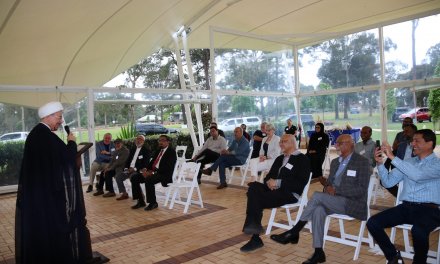 Sheikh Jehad addresses cemetery pioneers