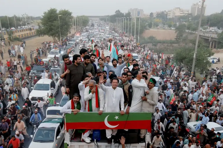 Imran Khan gives deadline to call for elections