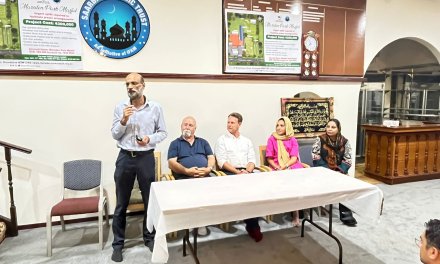 Prue Carr joins Muslim community for Iftaar