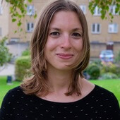 Dr Anne  Irfan