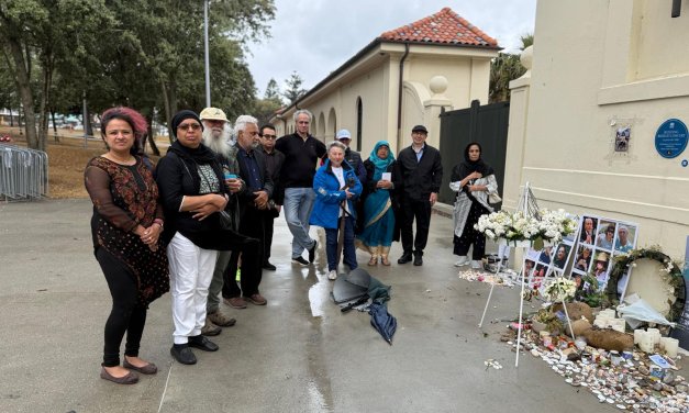 Sharing in grief: Bondi visit by interfaith group
