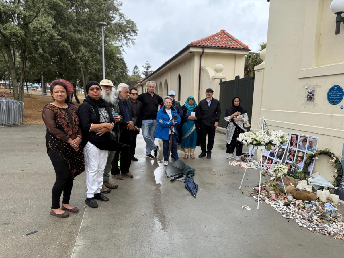 Sharing in grief: Bondi visit by interfaith group